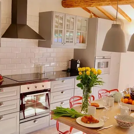 Located In Historical Part Of ! Проживание в семье
